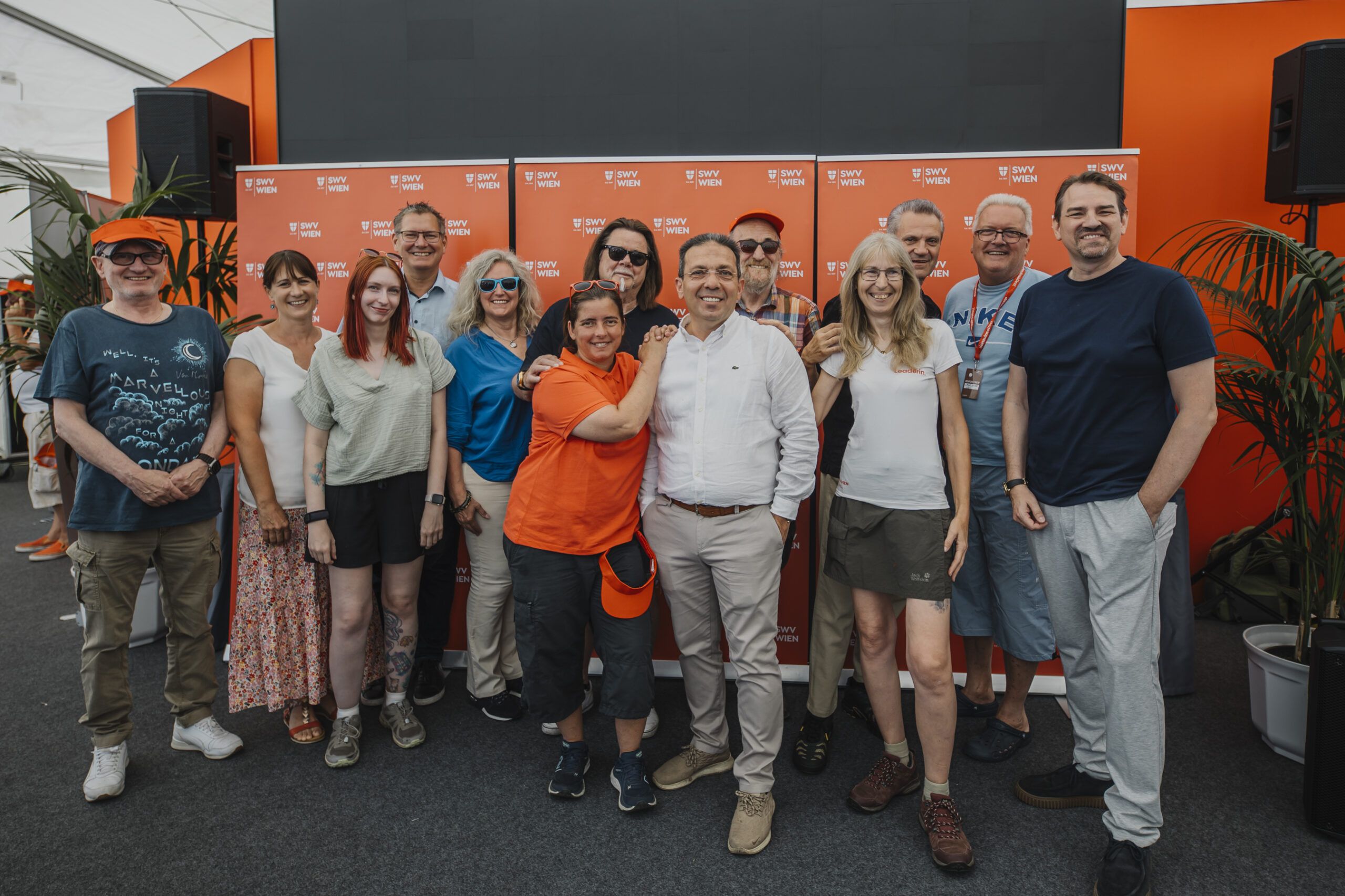 Funktionäre der SWV WIEN posieren für ein Gruppenfoto.