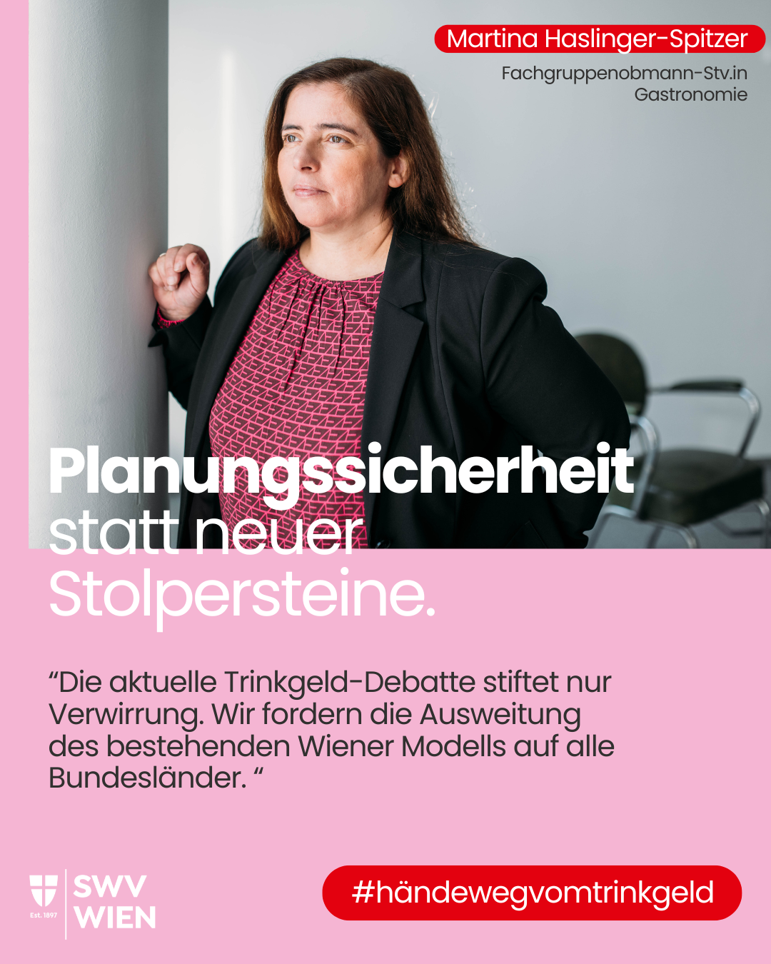 EIn Mann und eine Frau stehen vor dem Leberkäs Buffet.