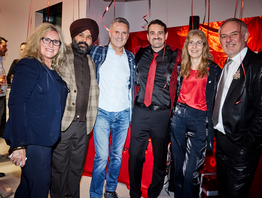SWV Funktionäre Gruppenfoto mit Gurdial Singh Bajwa, Norbert Zauner, Marko Fischer, Elisabeth Mannsberger und André Stolzlechner.
