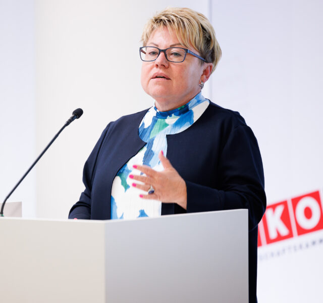 https://www.swv.wien/wp-content/uploads/2024/05/Wirtschaftsparlament-April-2024-125-scaled-aspect-ratio-640-600.jpg
