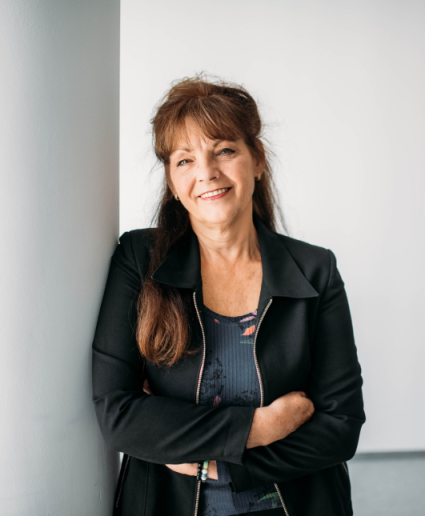 Portraitfoto von Karin Pfolz