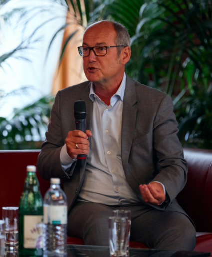 Porträtfoto von Walter Huemer